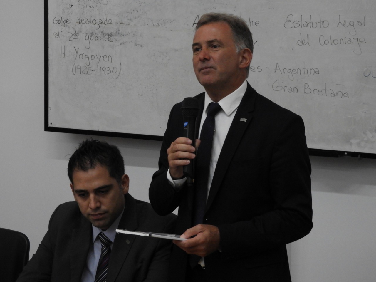 PRESENTACIÓN DEL LIBRO CLAVES PARA COMPRENDER EL ESTATUTO LEGAL DEL COLONIAJE
