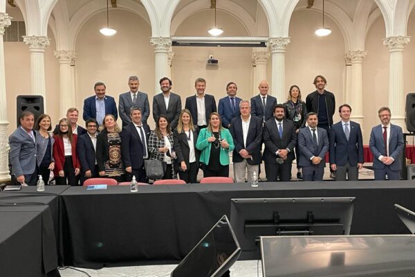FIRMA DE CONVENIO PARA EL MEJORAMIENTO DE LA ENSEÑANZA EN LAS CARRERAS DE ABOGACÍA