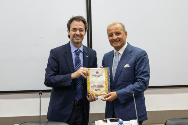 ACTO DE OTORGAMIENTO DEL TÍTULO «DOCTOR HONORIS CAUSA»