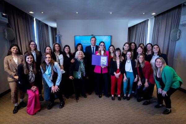 DOCUMENTO RECTOR PARA TRANSVERSALIZAR LA PERSPECTIVA DE GÉNEROS Y DIVERSIDADES EN LA ENSEÑANZA DEL DERECHO