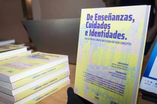PRESENTACIÓN «DE ENSEÑANZAS, CUIDADOS E IDENTIDADES»